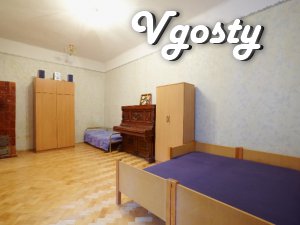 Квартира в центрі міста, 3 хв. до пл. Ринок. 1 мін.до пл. - Квартири подобово без посередників - Vgosty