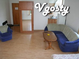 продам квартиру студію в Ялті крим поряд з набережною - Квартири подобово без посередників - Vgosty