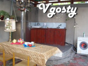 Two rooms in the center of Evpatoria quiet green district near the mar - Apartments for daily rent from owners - Vgosty