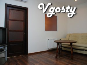 Від метро Позняки 1 хв - Квартири подобово без посередників - Vgosty