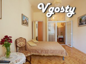 100 м до Пл. Ринок. Сам центр. - Квартири подобово без посередників - Vgosty