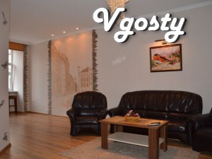 A newly furnished house at the Rynok sqare with satellite, internet - Квартири подобово без посередників - Vgosty