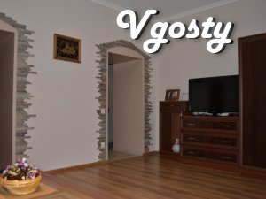 A newly furnished house at the Rynok sqare with satellite, internet - Квартири подобово без посередників - Vgosty