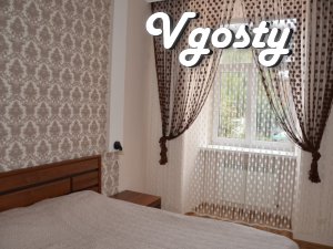 A newly furnished house at the Rynok sqare with satellite, internet - Квартири подобово без посередників - Vgosty