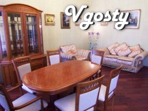 Роскошная трехкомнатная квартира с качественной натуральной мебелью - Квартири подобово без посередників - Vgosty