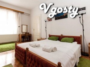 Белая с зелеными акцентами четырехкомнатная квартира - Квартири подобово без посередників - Vgosty
