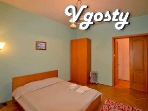 Велика квартира р-н Проспекту Свободи (3 кімнати) - Квартири подобово без посередників - Vgosty